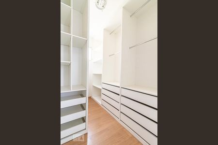 Apartamento à venda com 194m², 3 quartos e 2 vagasCloset do Quarto 3 - Suíte