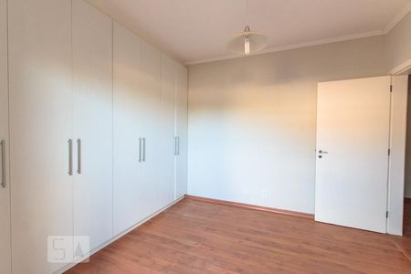 Casa de condomínio à venda com 300m², 4 quartos e 2 vagasQuarto 3