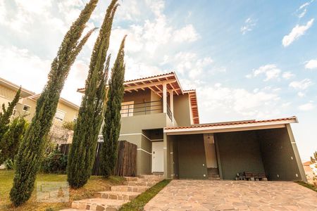 Casa de condomínio à venda com 300m², 4 quartos e 2 vagasFachada