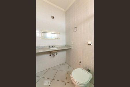 Casa de condomínio à venda com 300m², 4 quartos e 2 vagasBanheiro do Quarto 1