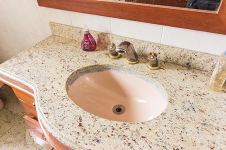 Casa à venda com 545m², 5 quartos e 6 vagasBanheiro Suite 1