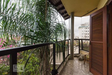 Casa à venda com 545m², 5 quartos e 6 vagasVaranda