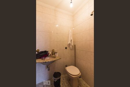 Casa à venda com 545m², 5 quartos e 6 vagasBanheiro de Serviço