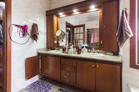 Casa à venda com 545m², 5 quartos e 6 vagasBanheiro Suite 4