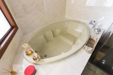 Casa à venda com 545m², 5 quartos e 6 vagasBanheiro Suite 4