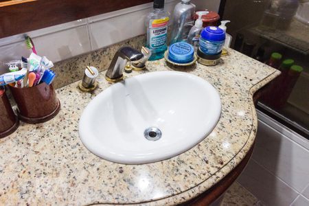 Casa à venda com 545m², 5 quartos e 6 vagasBanheiro Suite 3