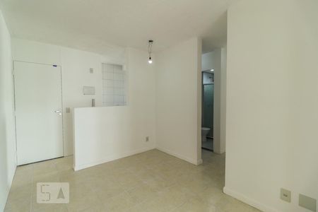 Sala de apartamento para alugar com 2 quartos, 48m² em Anil, Rio de Janeiro