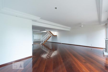 Casa de condomínio à venda com 433m², 4 quartos e 5 vagasSala