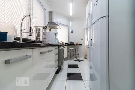 Apartamento para alugar com 210m², 3 quartos e 3 vagas Apartamento para alugar com 210m², 3 quartos e 3 vagasCozinha
