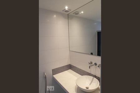 Apartamento à venda com 95m², 2 quartos e 1 vaga Apartamento à venda com 95m², 2 quartos e 1 vagaBanheiro do Quarto Suíte