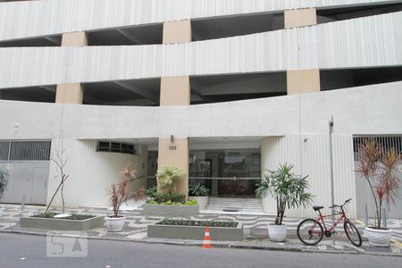 Apartamento à venda com 95m², 2 quartos e 1 vaga Apartamento à venda com 95m², 2 quartos e 1 vagaFachada e portaria