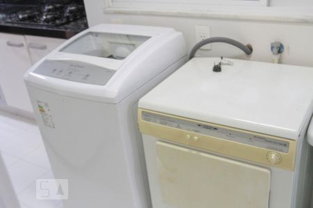 Apartamento à venda com 95m², 2 quartos e 1 vaga Apartamento à venda com 95m², 2 quartos e 1 vagaÁrea de Serviço