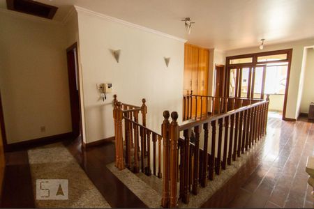Casa à venda com 390m², 4 quartos e 4 vagas Casa à venda com 390m², 4 quartos e 4 vagasCorredor