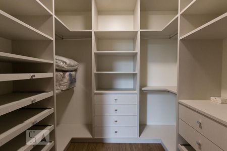 Casa de condomínio à venda com 300m², 4 quartos e 6 vagasCloset do quarto 4