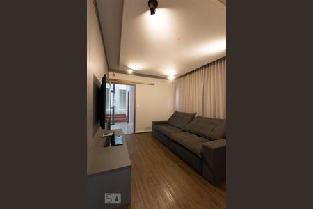 Casa de condomínio à venda com 300m², 4 quartos e 6 vagasSala de TV