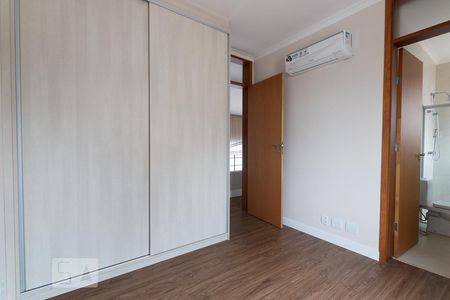 Casa de condomínio à venda com 300m², 4 quartos e 6 vagasQuarto 1