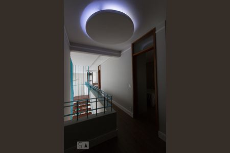 Casa de condomínio à venda com 300m², 4 quartos e 6 vagasCorredor