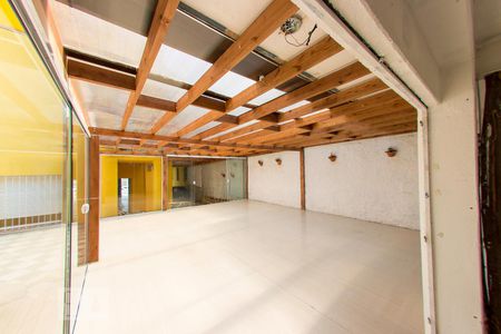 Casa à venda com 300m², 6 quartos e 2 vagas Casa à venda com 300m², 6 quartos e 2 vagasSalão de festas