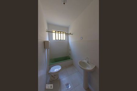 Casa à venda com 300m², 6 quartos e 2 vagas Casa à venda com 300m², 6 quartos e 2 vagasBanheiro 2