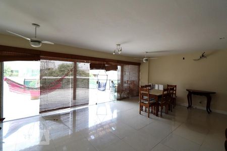 Sala de apartamento para alugar com 4 quartos, 140m² em Recreio dos Bandeirantes, Rio de Janeiro