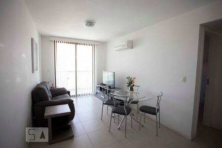 Sala de kitnet/studio para alugar com 1 quarto, 55m² em Icaraí, Niterói