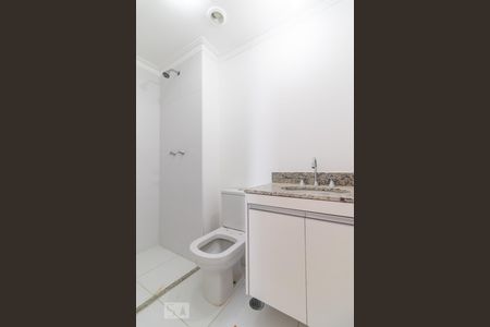 Banheiro do Corredor de apartamento para alugar com 2 quartos, 64m² em Jardim Tupanci, Barueri