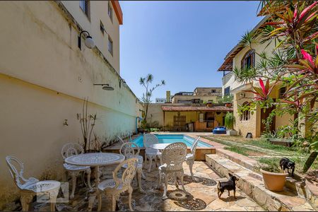 Casa à venda com 458m², 8 quartos e 4 vagasPiscina