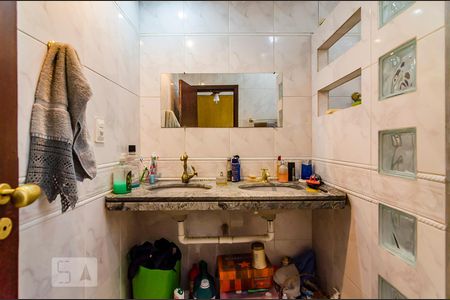 Casa à venda com 458m², 8 quartos e 4 vagasBanheiro da Suíte 4