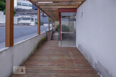 Casa à venda com 320m², 4 quartos e 4 vagas Casa à venda com 320m², 4 quartos e 4 vagasVaranda Lateral