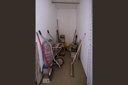 Casa à venda com 320m², 4 quartos e 4 vagas Casa à venda com 320m², 4 quartos e 4 vagasDepósito Garagem