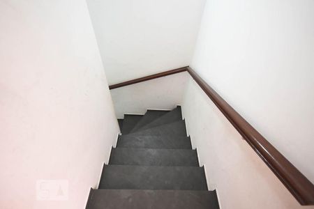 Escada de casa para alugar com 2 quartos, 94m² em Parque Monte Alegre, Taboão da Serra