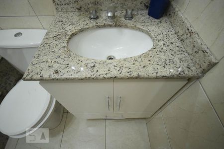 Casa de condomínio à venda com 174m², 3 quartos e 2 vagas Casa de condomínio à venda com 174m², 3 quartos e 2 vagasDetalhe do Banheiro Suíte 3