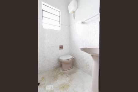 Casa à venda com 300m², 3 quartos e 4 vagas Casa à venda com 300m², 3 quartos e 4 vagasBanheiro de Serviço