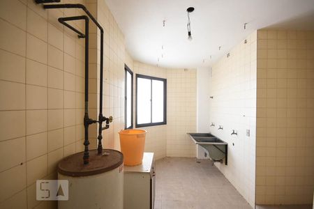 Apartamento para alugar com 300m², 3 quartos e 4 vagas Apartamento para alugar com 300m², 3 quartos e 4 vagasÁrea de Serviço