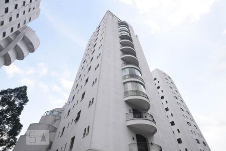 Apartamento para alugar com 300m², 3 quartos e 4 vagas Apartamento para alugar com 300m², 3 quartos e 4 vagasFachada