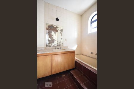 Apartamento para alugar com 300m², 3 quartos e 4 vagas Apartamento para alugar com 300m², 3 quartos e 4 vagasBanheiro Suíte 1