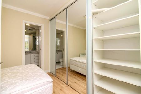 Dormitório Suite  de apartamento para alugar com 1 quarto, 48m² em Independência, Porto Alegre