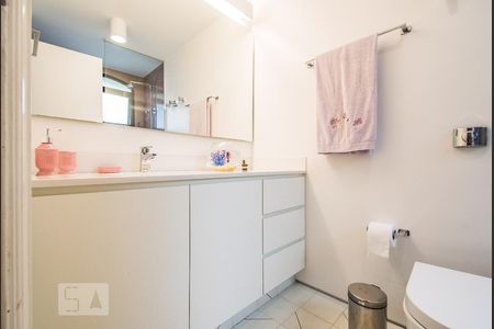 Apartamento à venda com 248m², 3 quartos e 3 vagasBanheiro da Suíte 1