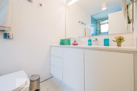 Apartamento à venda com 248m², 3 quartos e 3 vagasBanheiro da Suíte 2