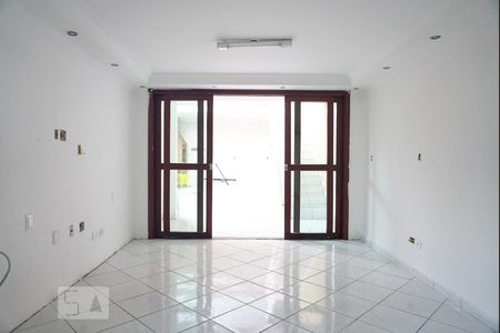 v de casa à venda com 3 quartos, 250m² em Jardim Triana, São Paulo