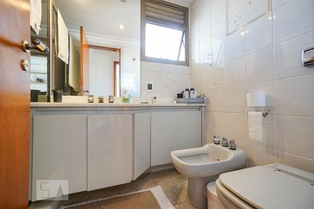 Apartamento à venda com 255m², 4 quartos e 3 vagasBanheiro social