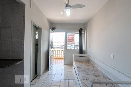 Sala e Quarto de kitnet/studio para alugar com 1 quarto, 23m² em Barreiros, São José