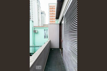 Casa à venda com 150m², 3 quartos e 4 vagas Casa à venda com 150m², 3 quartos e 4 vagasVaranda