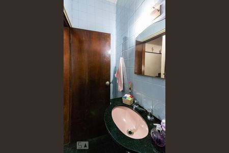 Casa à venda com 150m², 3 quartos e 4 vagas Casa à venda com 150m², 3 quartos e 4 vagasBanheiro 2