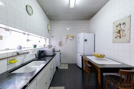 Casa à venda com 150m², 3 quartos e 4 vagas Casa à venda com 150m², 3 quartos e 4 vagasCozinha