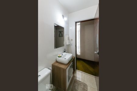 Casa à venda com 150m², 3 quartos e 4 vagas Casa à venda com 150m², 3 quartos e 4 vagasBanheiro 1