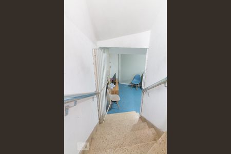 Casa à venda com 232m², 3 quartos e 3 vagasEscada - cozinha