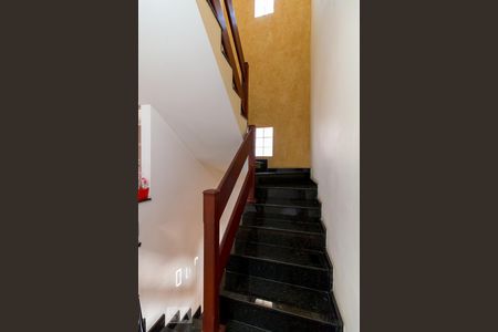 Casa à venda com 159m², 3 quartos e 4 vagasEscada