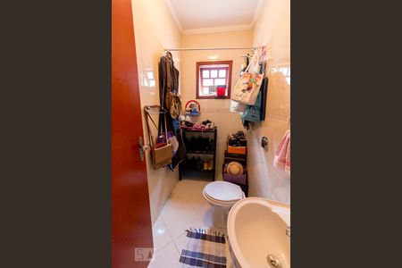 Casa à venda com 159m², 3 quartos e 4 vagasBanheiro social 2