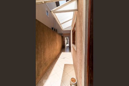 Casa à venda com 159m², 3 quartos e 4 vagasÁrea externa - corredor